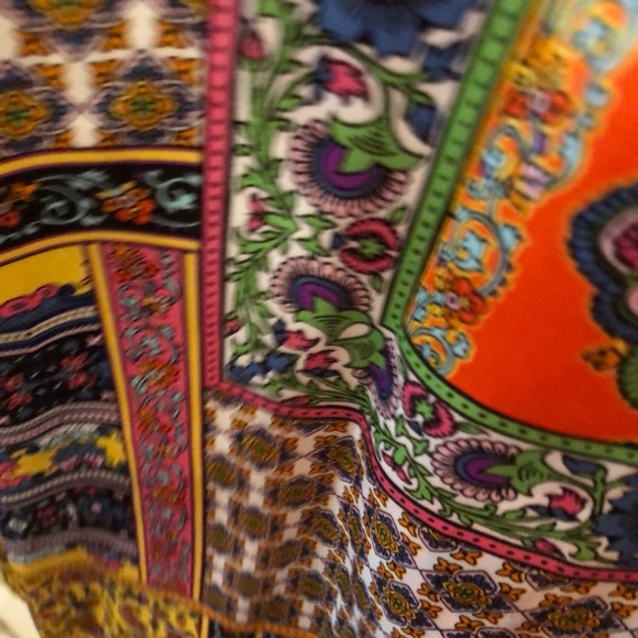 🤩🎊Host Pick🎊 - Mixed Pattern Liz Claiborne Top - Picture 4 of 4